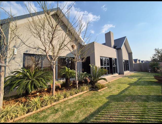 4 BEDROOM HOUSE FOR SALE IN HERON BANKS GOLF ESTATE